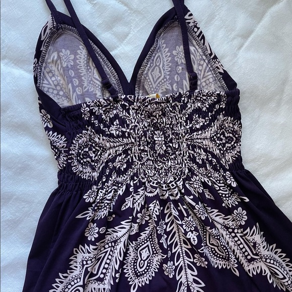 Beautiful purple violet dress Image - Picture 2 of 4